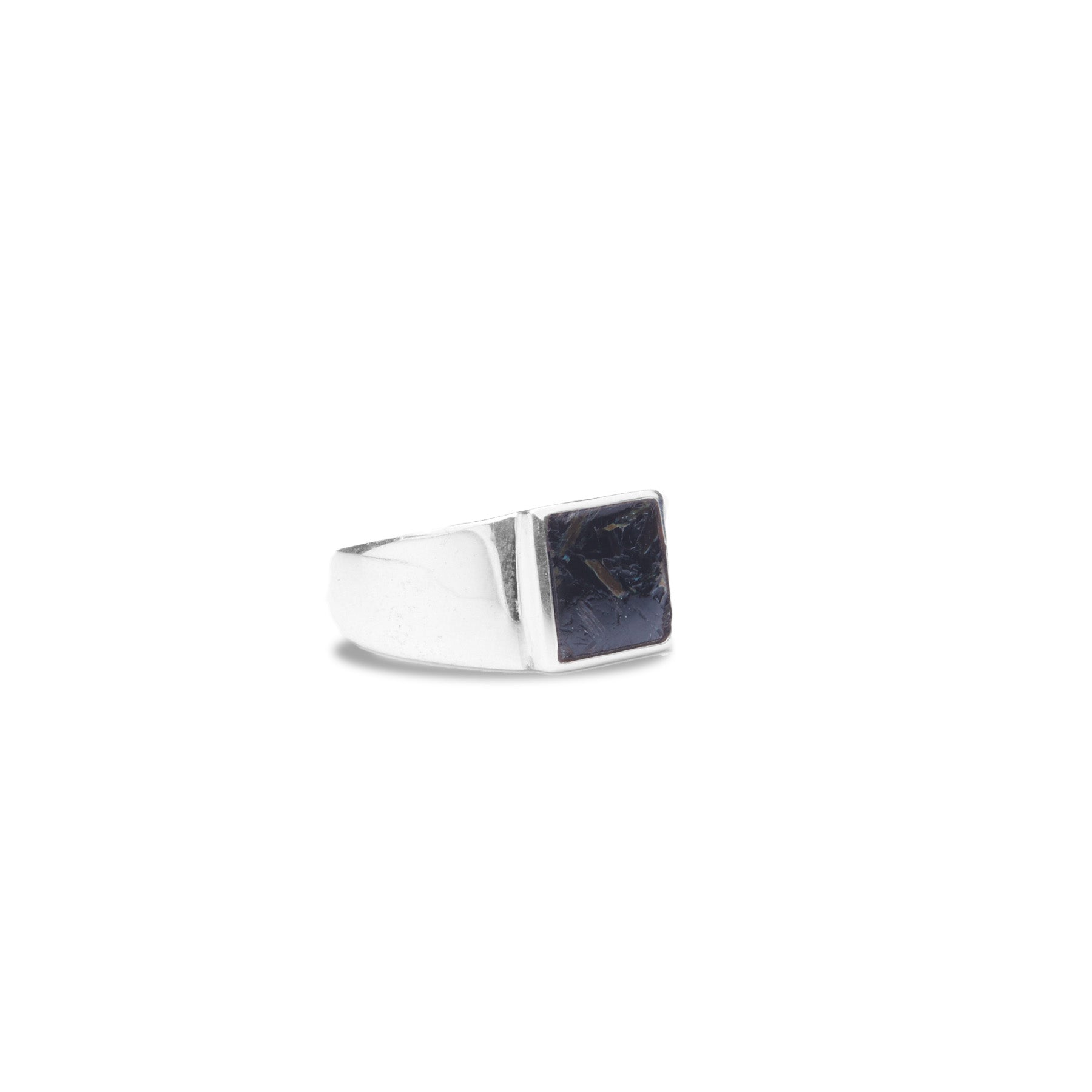 Nuummite Ring