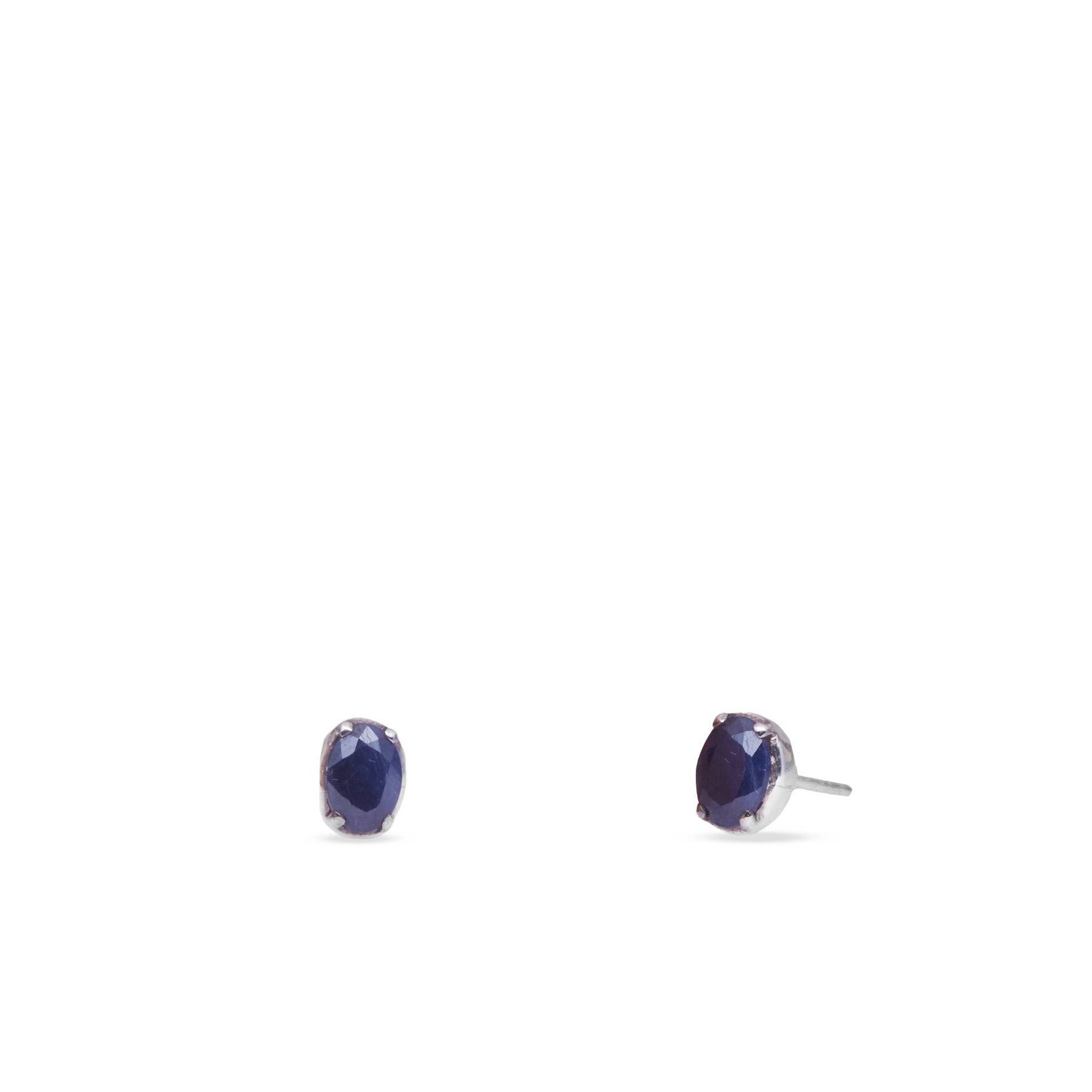 Blue Sapphire faceted oval with claw setting studs