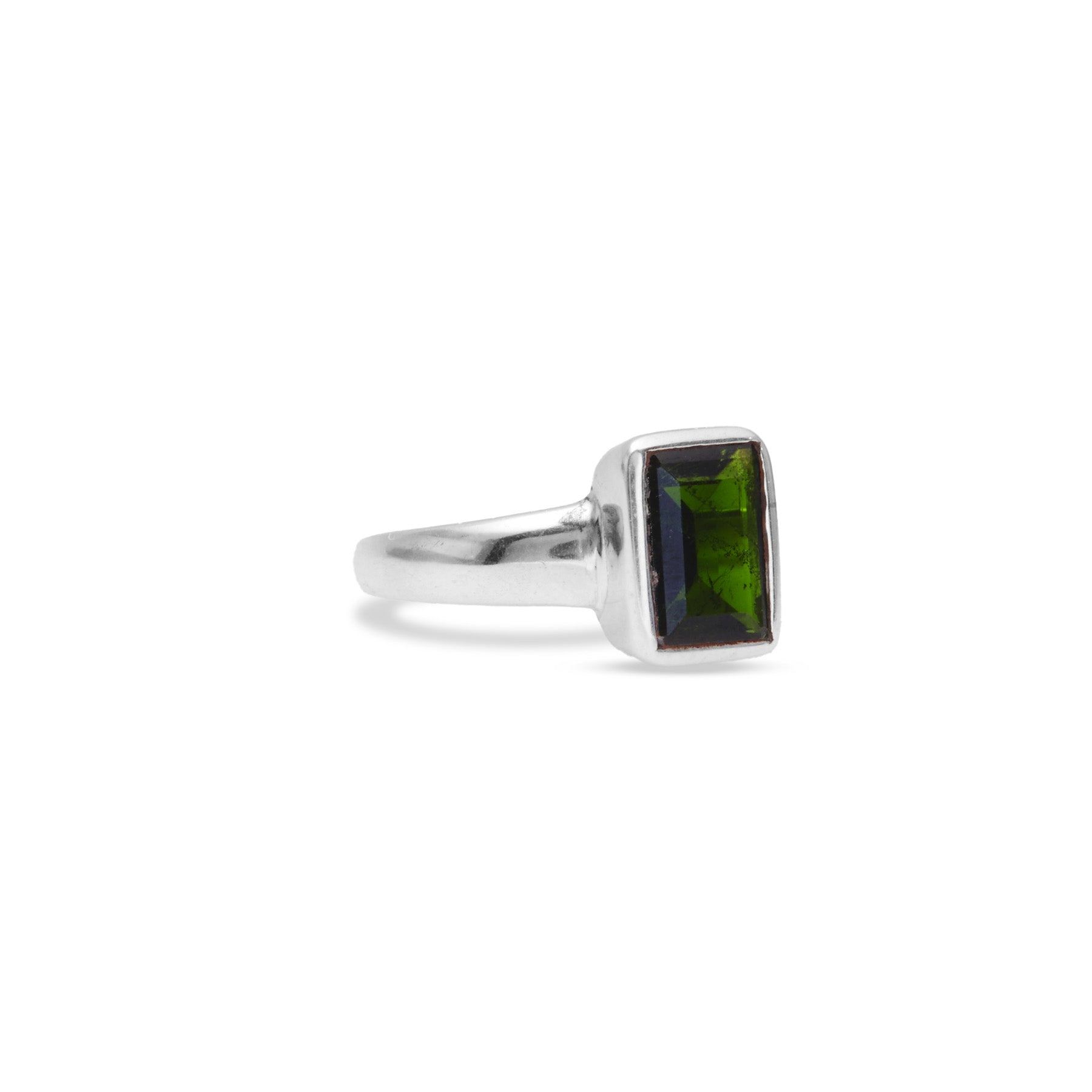 Chrome diopside rectangle faceted ring with bezel and thick band side angle