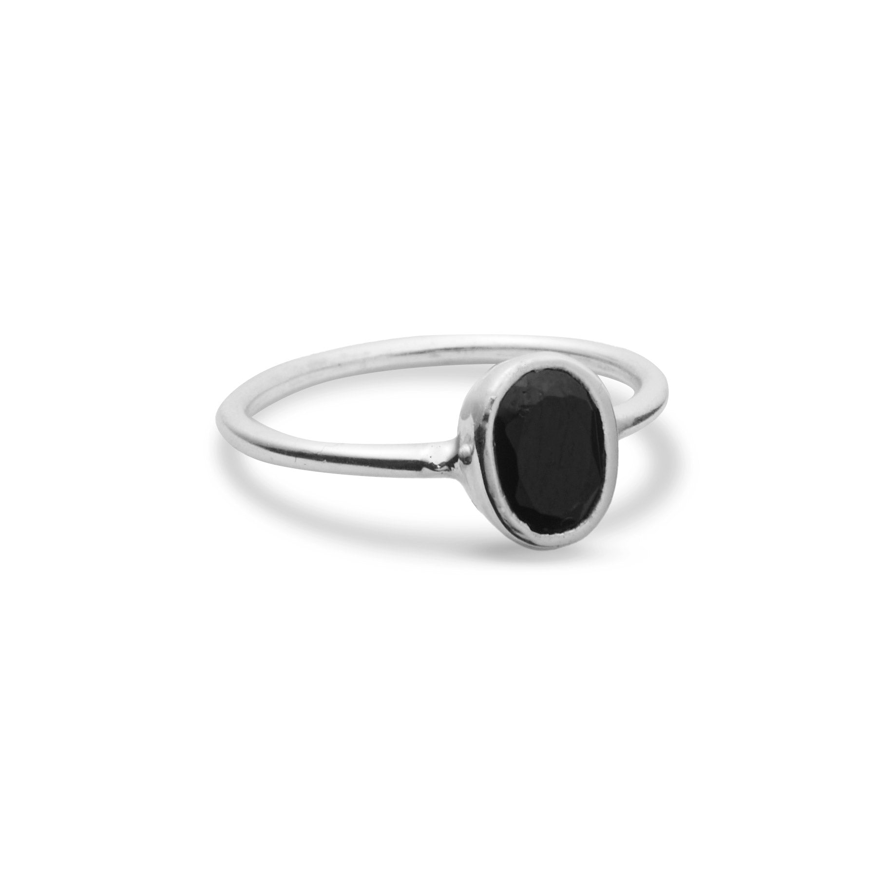 OVAL ONYX RING 