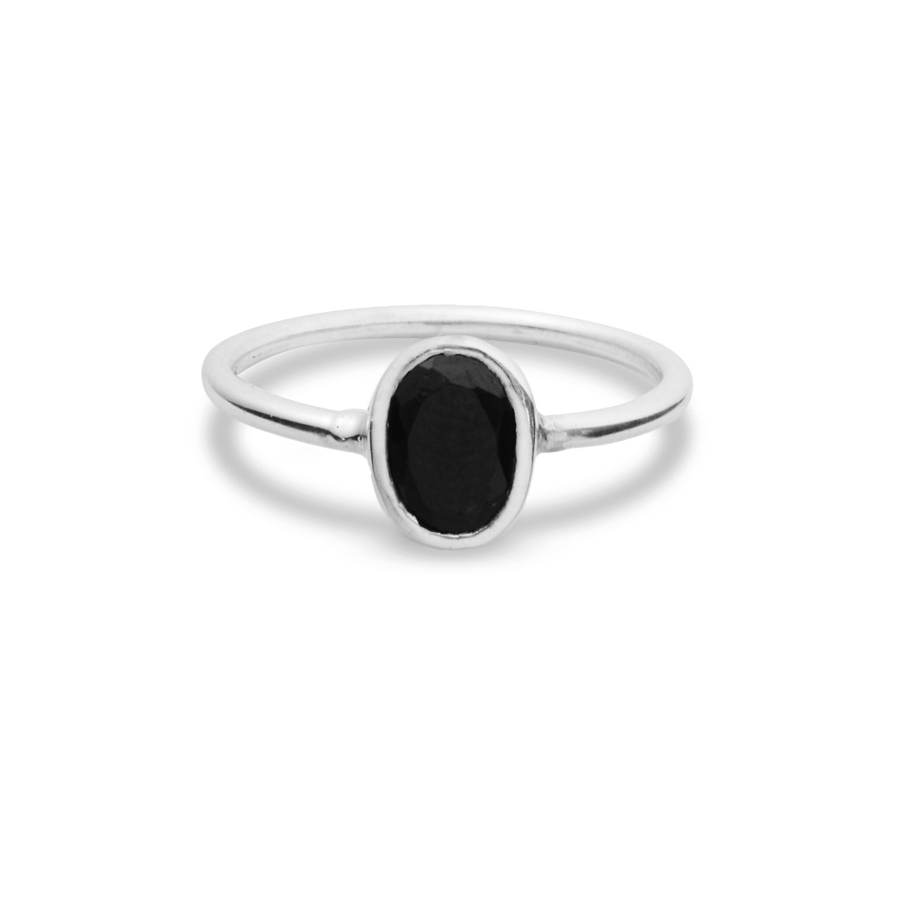 OVAL ONYX RING