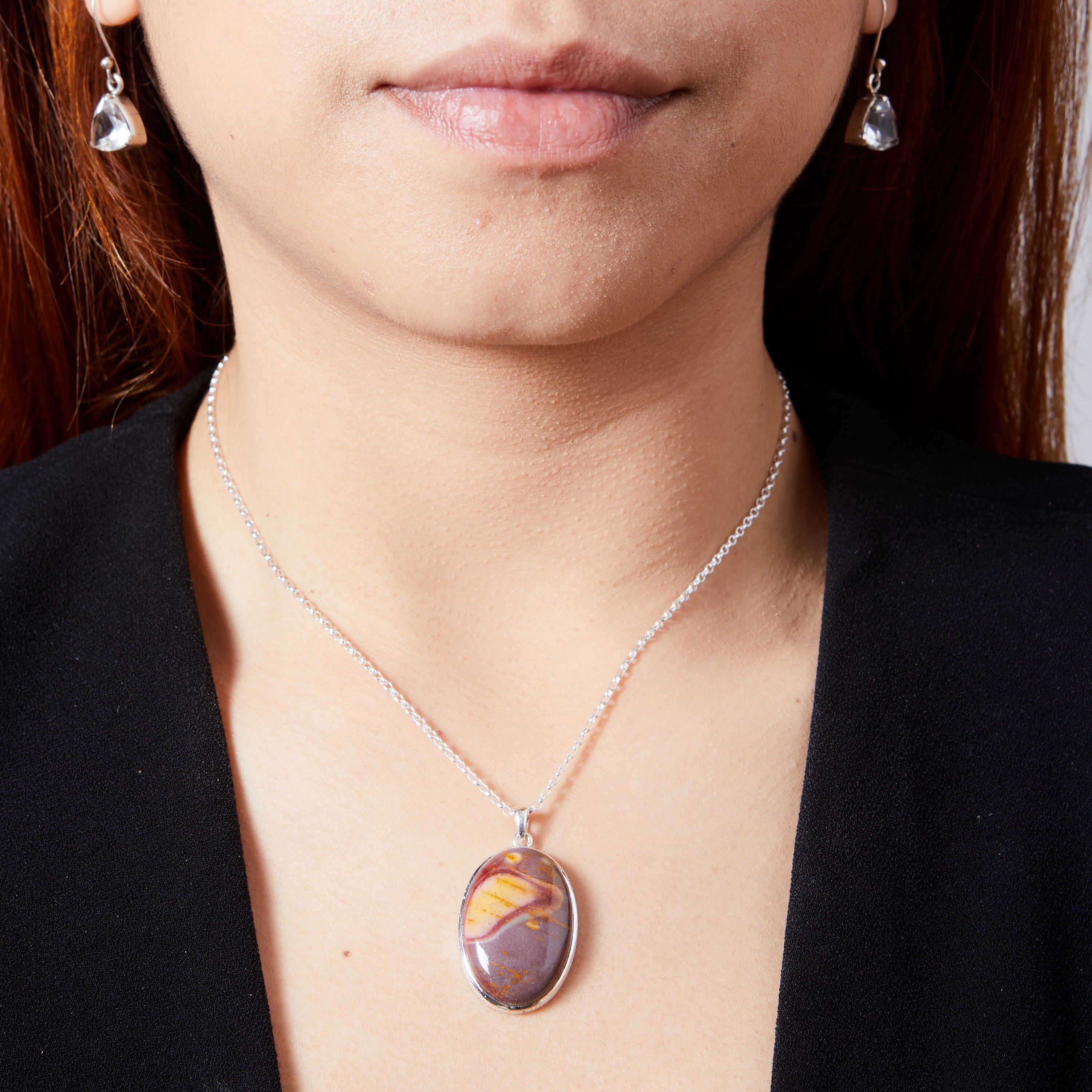 Mookaite cabochon oval hammered bezel on model