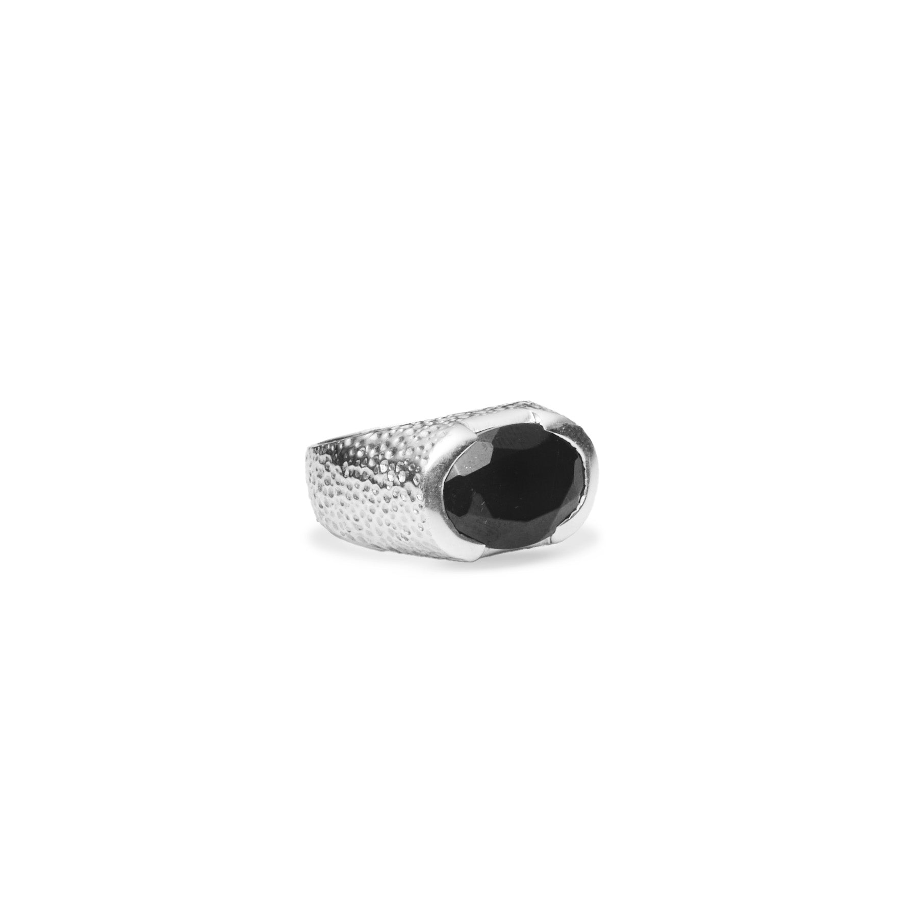 black onyx oval faceted clamp ring with hammered band side angle