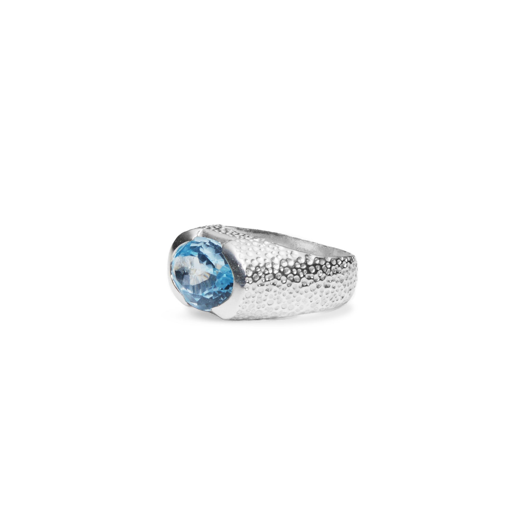 Blue topaz oval faceted clamp ring with hammered band side angle