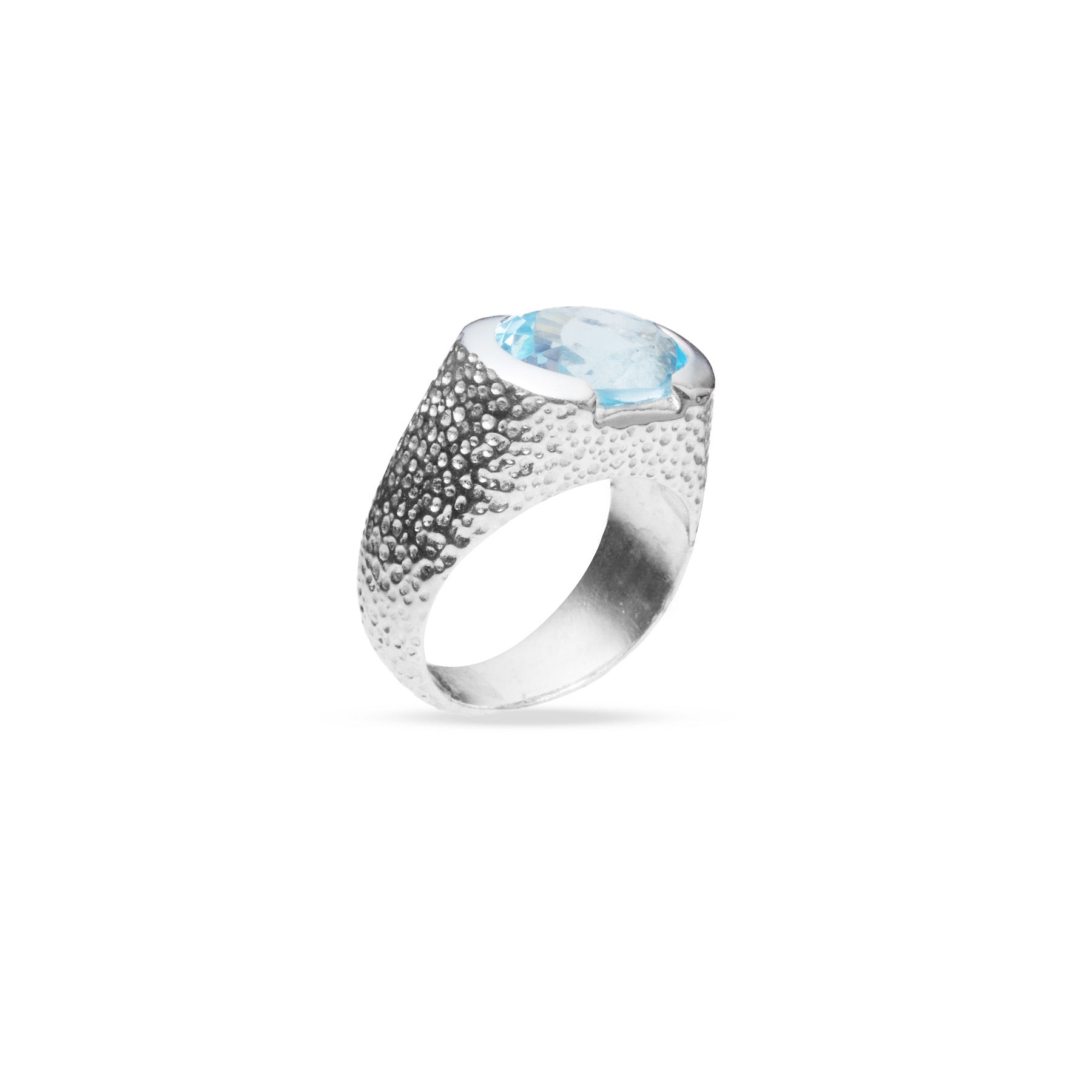 Blue topaz oval faceted clamp ring with hammered band under angle