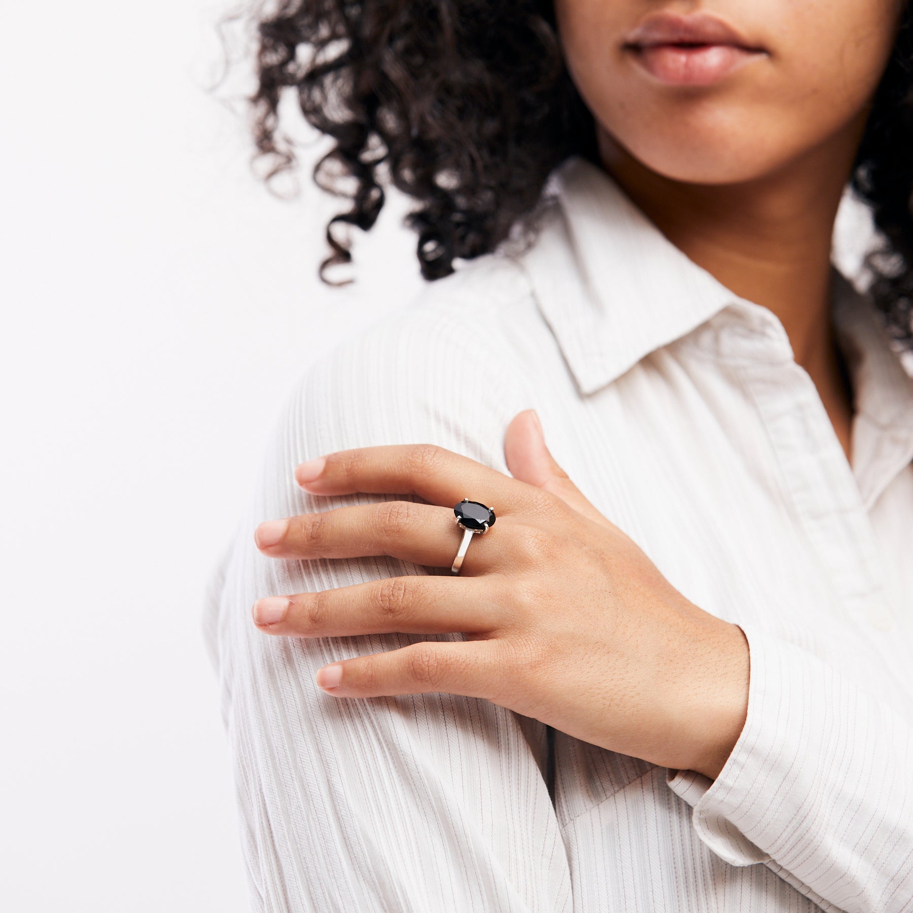 OVAL ONYX RING 