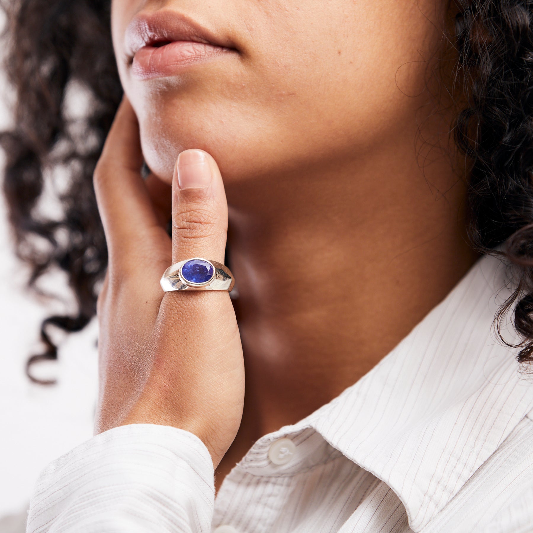 OVAL TANZANITE RING 