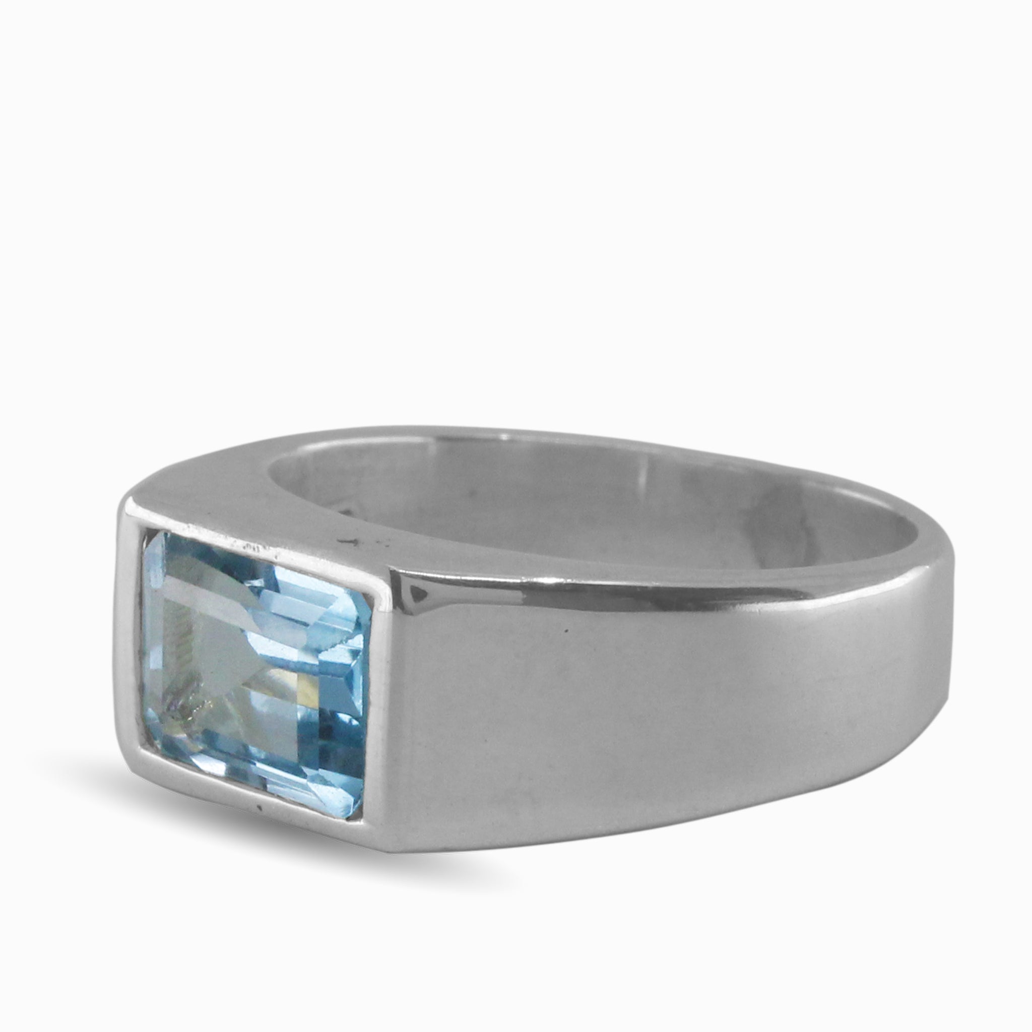 BLUE TOPAZ RING 