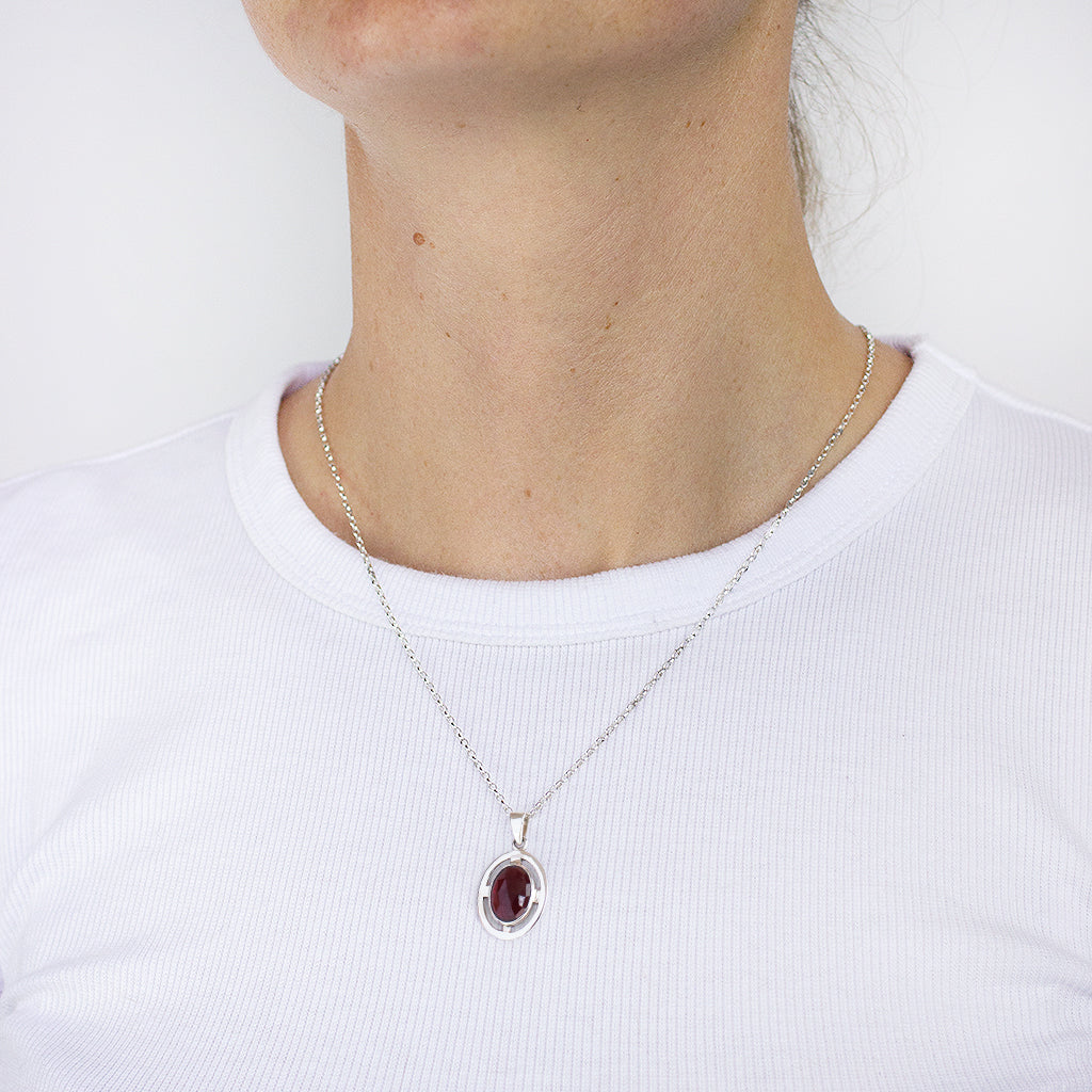 Garnet pendant silver sale